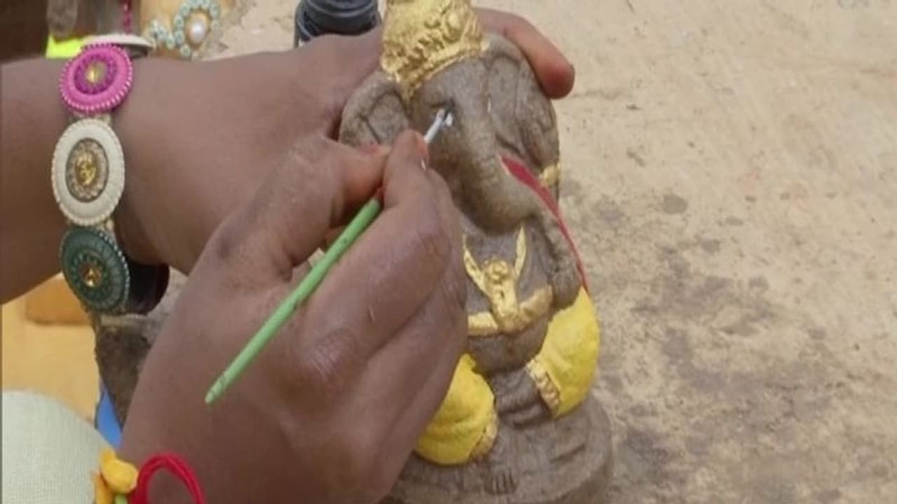 Corona के खतरे का श्रीगणेश; केरल में 30 हजार केस, BMC ने अगले 15 दिनों तक Alert रहने को कहा Corona के खतरे का श्रीगणेश; केरल में 30 हजार केस, BMC ने अगले 15 दिनों तक Alert रहने को कहा