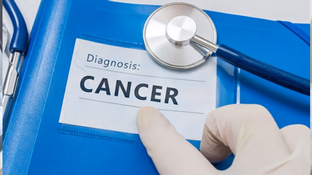 Cancer: పురుషులతో పోలిస్తే మహిళల్లో పెరుగుతున్న క్యాన్సర్ మరణాలు.. తాజా అధ్యయనంలో షాకింగ్ విషయాలు Cancer: పురుషులతో పోలిస్తే మహిళల్లో పెరుగుతున్న క్యాన్సర్ మరణాలు.. తాజా అధ్యయనంలో షాకింగ్ విషయాలు