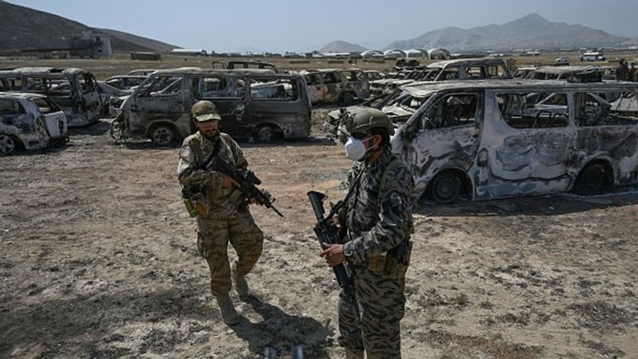 జమ్మూకశ్మీర్ లో ఎదురుకాల్పులు.. ముగ్గురు తీవ్రవాదులు హతం.. జమ్మూకశ్మీర్ లో ఎదురుకాల్పులు.. ముగ్గురు తీవ్రవాదులు హతం..