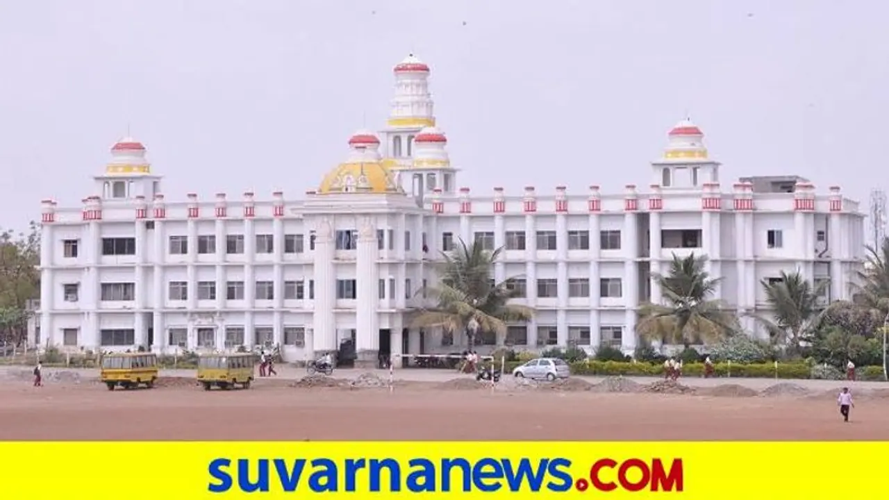 ಕಲಬುರಗಿ: ಶರಣಬಸವ ವಿವಿ ಘಟಿಕೋತ್ಸವ, 6 ಸಾಧಕರಿಗೆ ಗೌಡಾ, ಡಿ.ಲಿಟ್ ಪ್ರದಾನ ಕಲಬುರಗಿ: ಶರಣಬಸವ ವಿವಿ ಘಟಿಕೋತ್ಸವ, 6 ಸಾಧಕರಿಗೆ ಗೌಡಾ, ಡಿ.ಲಿಟ್ ಪ್ರದಾನ