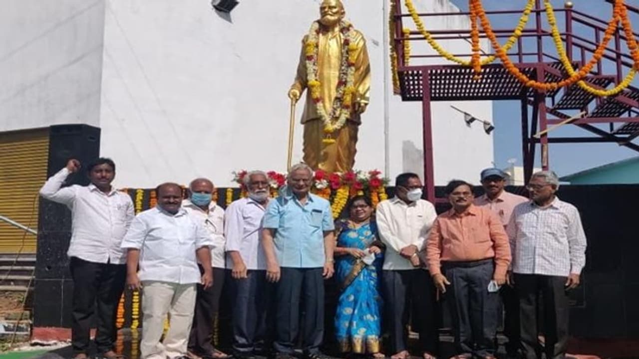 ఘనంగా ప్రజాకవి కాళోజీ జయంతి: పూర్తి కాని కాళోజీ కళా క్షేత్రo పట్ల ఆవేదన ఘనంగా ప్రజాకవి కాళోజీ జయంతి: పూర్తి కాని కాళోజీ కళా క్షేత్రo పట్ల ఆవేదన