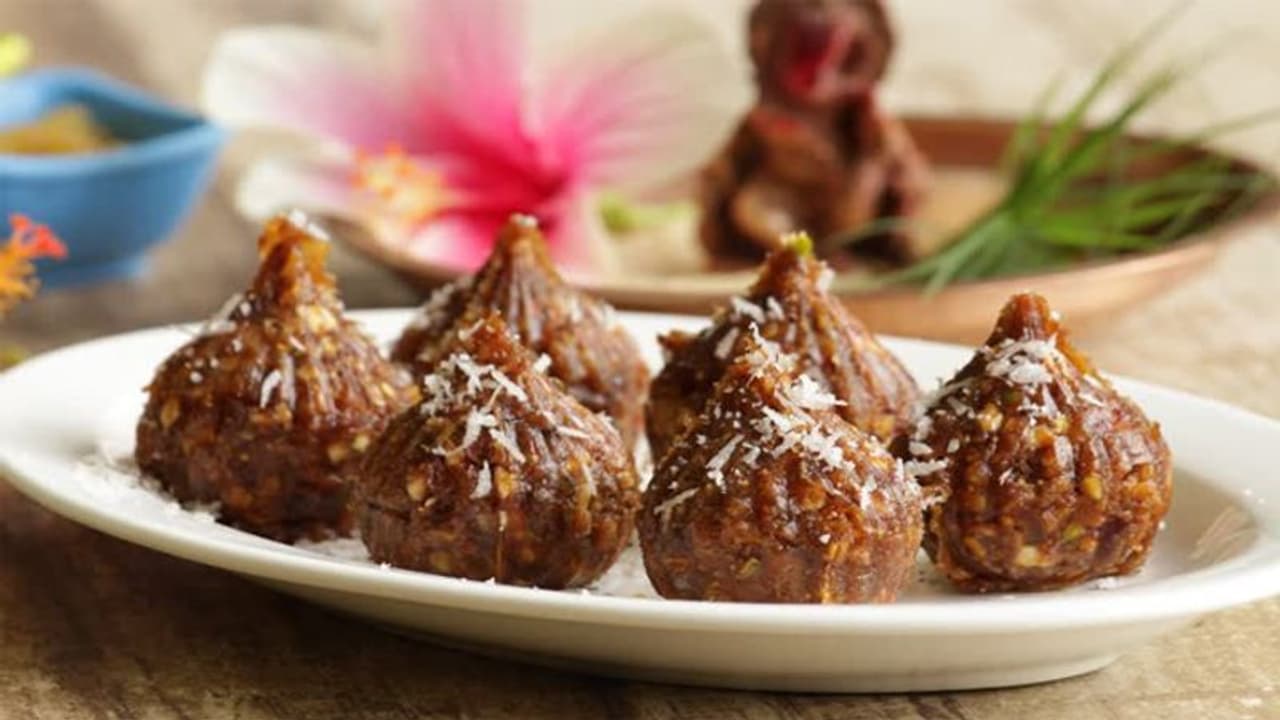 Ganesh Chaturthi: बप्पा को करना है खुश, तो इन ट्रिक्स की मदद से बनाएं टेस्टी मोदक Ganesh Chaturthi: बप्पा को करना है खुश, तो इन ट्रिक्स की मदद से बनाएं टेस्टी मोदक