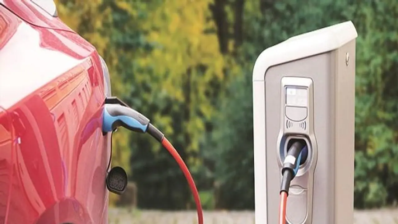 EV Charge Station ಅತೀ ದೊಡ್ಡ ಎಲೆಕ್ಟ್ರಿಕ್ ಚಾರ್ಜಿಂಗ್ ಸ್ಟೇಶನ್ ಆರಂಭ, ಏಕಕಾಲಕ್ಕೆ 1,00 ವಾಹನ ಚಾರ್ಜ್!