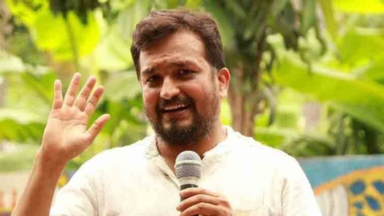 அப்பவும் தண்ணியில நின்னாரு இப்பவும் தண்ணியில நிற்கிறாரு ஸ்டாலினை நக்கல் அடித்த பியூஸ் மனுஸ்.