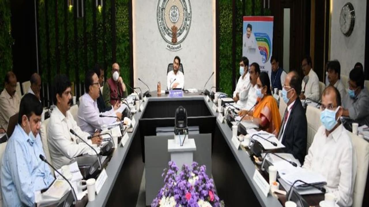 కౌలు రైతులపై ప్రత్యేక దృష్టి...బ్యాంకర్లు ముందుకు రావాలి: సీఎం జగన్