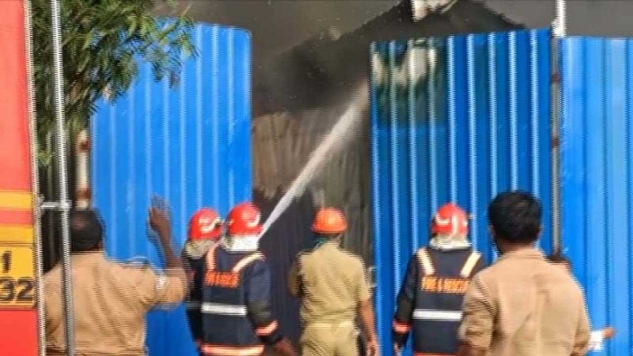Fire Tragedy: ಕಲಬುರಗೀಲಿ ಬೆಂಕಿ ನಂದಿಸುವಾಗ ಅಗ್ನಿಶಾಮಕ ದಳದ ಸಿಬ್ಬಂದಿ ಸಾವು