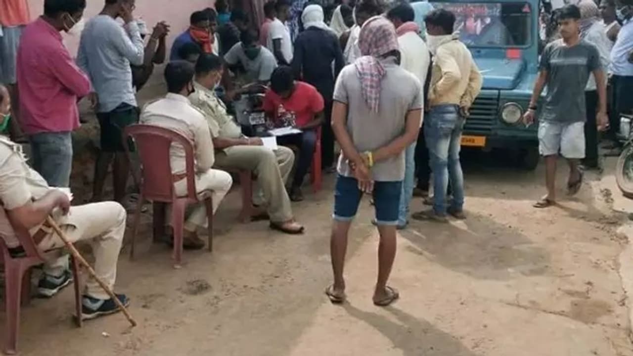 तू मेरी जिंदगी में नहीं तो में भी नहीं! प्रेमी ने गर्लफ्रेंड की चौखट पर जाकर चुनी खतरनाक मौत तू मेरी जिंदगी में नहीं तो में भी नहीं! प्रेमी ने गर्लफ्रेंड की चौखट पर जाकर चुनी खतरनाक मौत