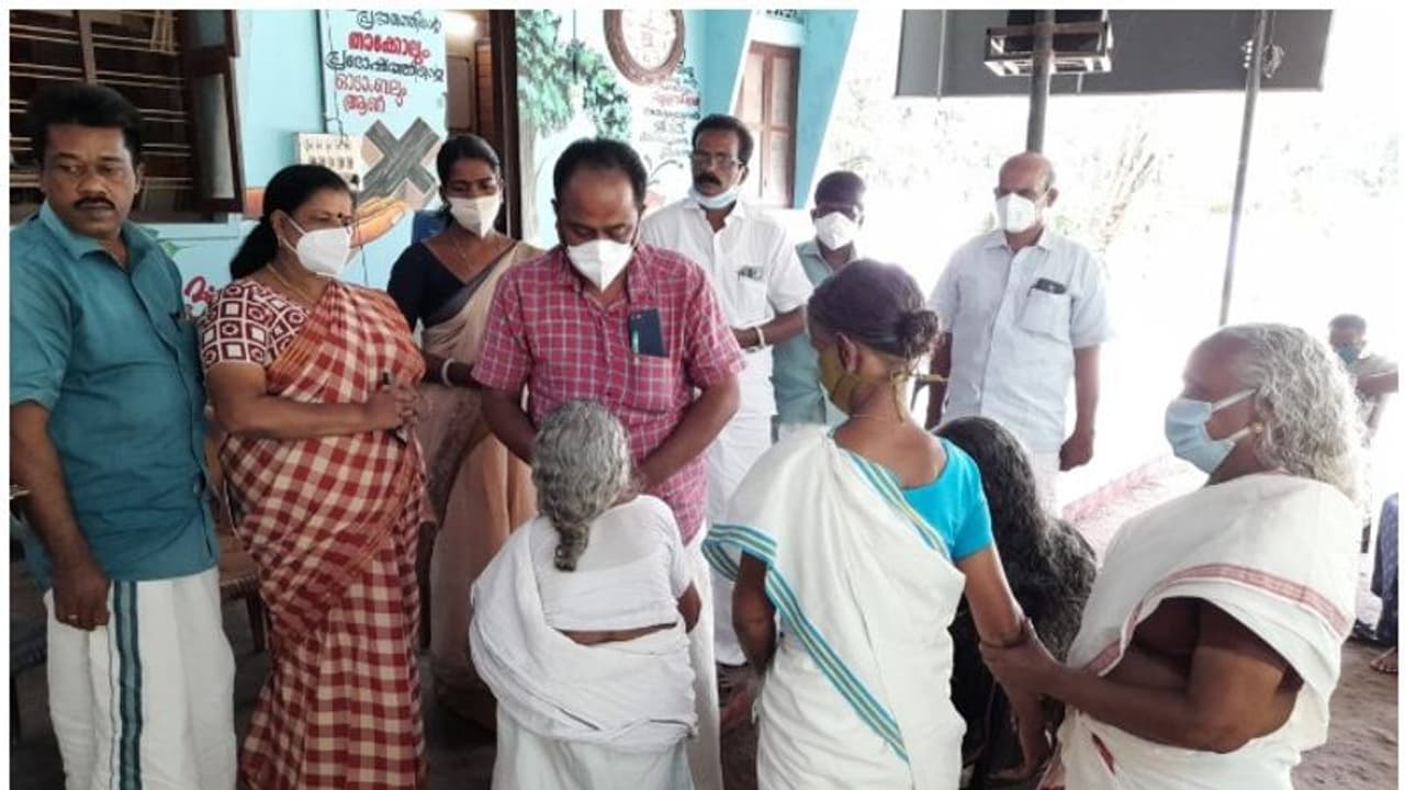 പത്തുവയസ്സുകാരൻ അഖിലിന്റെ ജീവൻ രക്ഷിക്കാൻ മുന്നിട്ടിറങ്ങി ഗാന്ധിഭവന് അന്തേവാസികള് പത്തുവയസ്സുകാരൻ അഖിലിന്റെ ജീവൻ രക്ഷിക്കാൻ മുന്നിട്ടിറങ്ങി ഗാന്ധിഭവന് അന്തേവാസികള്