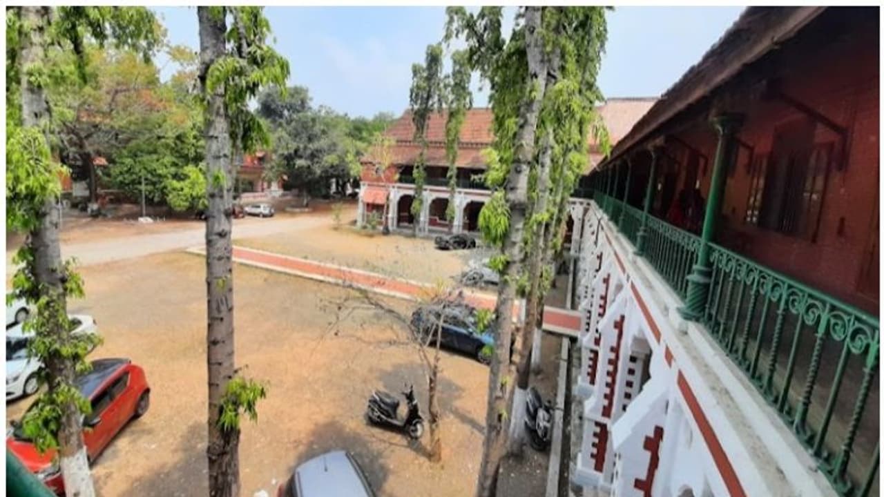 ലക്ഷദ്വീപ് വിദ്യാര്‍ത്ഥിയെ ഹോസ്റ്റൽ മുറിയിലിട്ട് ക്രൂരമായി മർദ്ദിച്ചു; എസ്എഫ്ഐ പ്രവര്‍ത്തകര്‍ക്കെതിരെ കേസ്