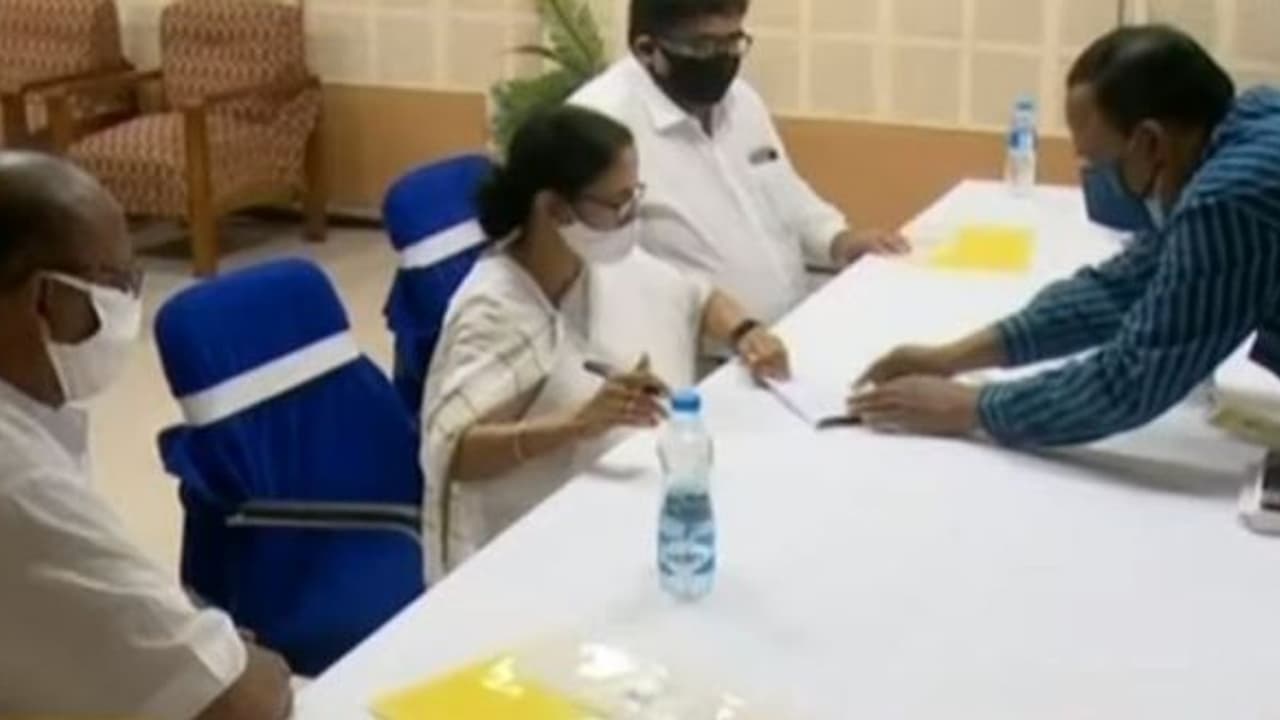 গণেশ চতুর্থীর দিন ভবানীপুর উপনির্বাচনে মনোনয়ন জমা দিলেন মমতা, ভোট গ্রহণ ৩০ সেপ্টেম্বর