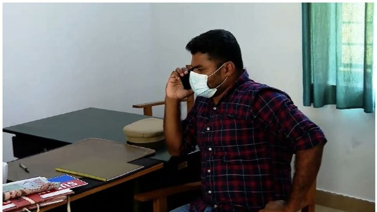 ഹരിതയുടെ പരാതിയില് അറസ്റ്റ്, സ്റ്റേഷൻ ജാമ്യം; പാര്ട്ടി എന്ത് തീരുമാനിച്ചാലും അംഗീകരിക്കുമെന്ന് നവാസ് ഹരിതയുടെ പരാതിയില് അറസ്റ്റ്, സ്റ്റേഷൻ ജാമ്യം; പാര്ട്ടി എന്ത് തീരുമാനിച്ചാലും അംഗീകരിക്കുമെന്ന് നവാസ്