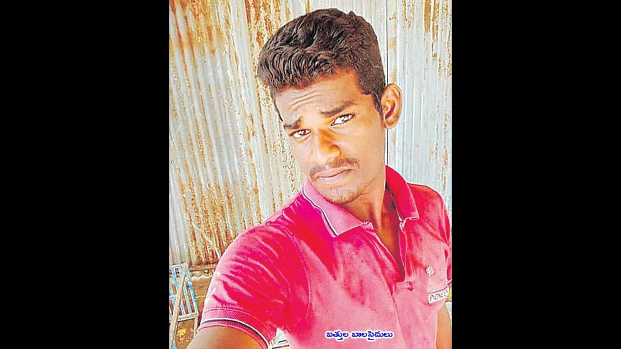 கெஞ்சி கெஞ்சி பார்த்தும் மதிக்கல.. இளம் பெண்ணின் கழுத்தை பிளேடால் டாராக அறுத்து ஒருதலை காதலன்.. பயங்கரம்.