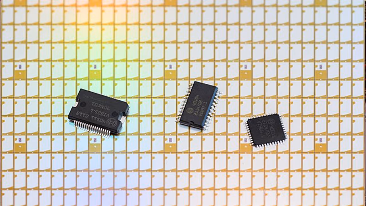 सेमीकंडक्टर की कमी से ऑटो सेक्टर का बुरा हाल, प्रोडक्शन में गिरावट के बाद सेल पर हुआ बड़ा असर सेमीकंडक्टर की कमी से ऑटो सेक्टर का बुरा हाल, प्रोडक्शन में गिरावट के बाद सेल पर हुआ बड़ा असर