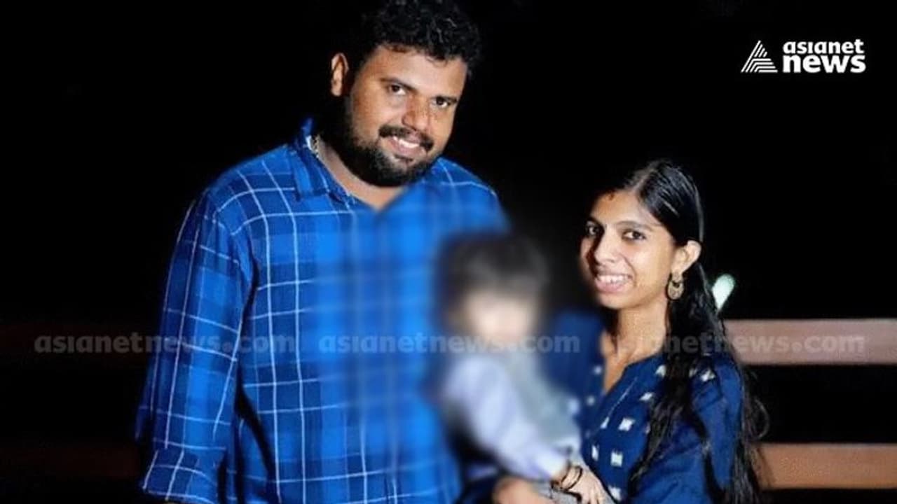 കുഞ്ഞിനെ കൊലപ്പെടുത്തി ഭാര്യയും ഭര്ത്താവും ആത്മഹത്യ ചെയ്തു; കാരണം തേടി പൊലീസ് കുഞ്ഞിനെ കൊലപ്പെടുത്തി ഭാര്യയും ഭര്ത്താവും ആത്മഹത്യ ചെയ്തു; കാരണം തേടി പൊലീസ്