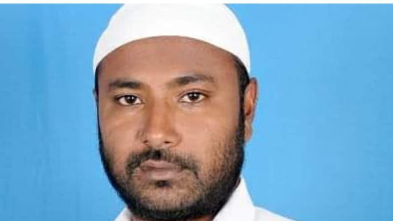 தொழுகை முடித்துவிட்டு வந்தபோது கொடூரம்.. துடிக்க துடிக்க தலையை துண்டித்த கும்பல்.. வாணியம்பாடியில் அதிர்ச்சி. தொழுகை முடித்துவிட்டு வந்தபோது கொடூரம்.. துடிக்க துடிக்க தலையை துண்டித்த கும்பல்.. வாணியம்பாடியில் அதிர்ச்சி.