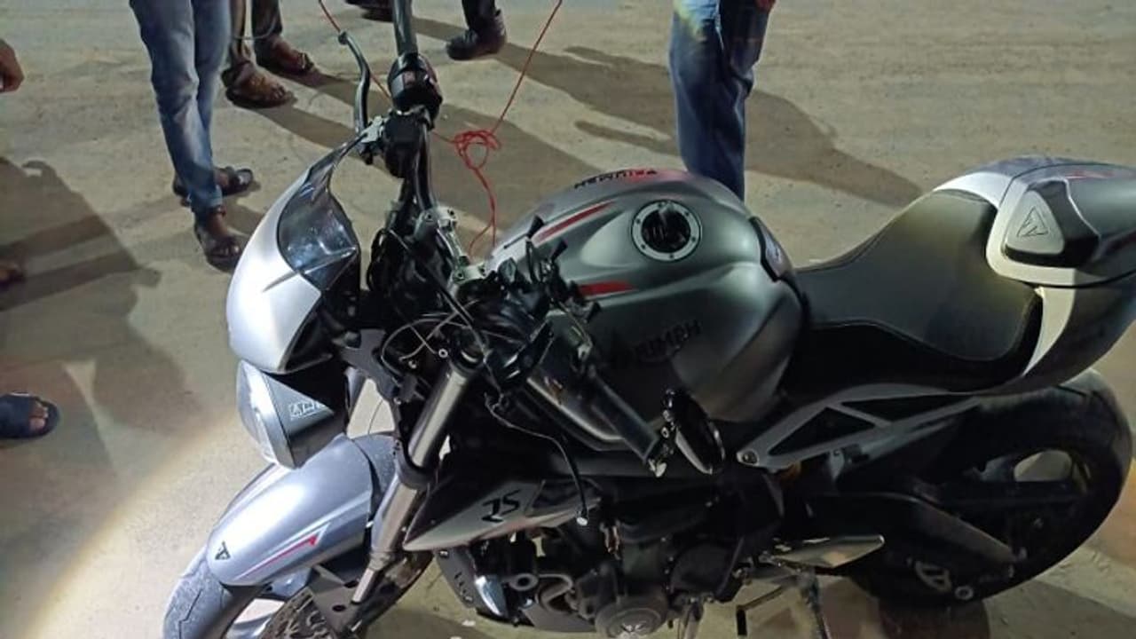 సాయిధరమ్ తేజ్ బైక్ సెకండ్ హ్యాండ్.. పోలీసుల విచారణలో తేలింది ఇదే! సాయిధరమ్ తేజ్ బైక్ సెకండ్ హ్యాండ్.. పోలీసుల విచారణలో తేలింది ఇదే!