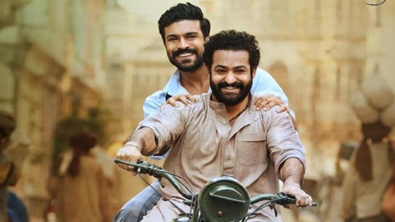 ये क्या RRR की रिलीज डेट फिर पोस्टपोन, डायरेक्टर ने बताई इस साल फिल्म रिलीज न होने की वजह ये क्या RRR की रिलीज डेट फिर पोस्टपोन, डायरेक्टर ने बताई इस साल फिल्म रिलीज न होने की वजह