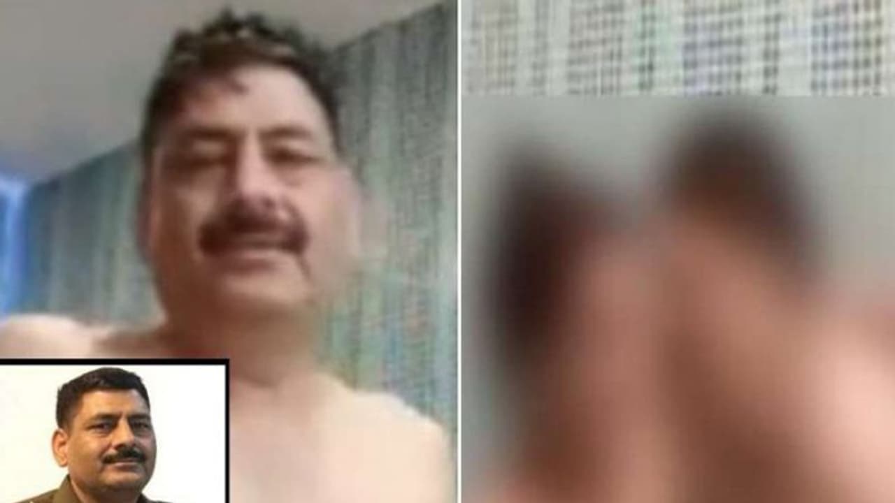 చిన్నారి ఎదుటే స్విమ్మింగ్పూల్లో మహిళా కానిస్టేబుల్తో రాసలీలలు.. డీఎస్పీ అరెస్ట్ చిన్నారి ఎదుటే స్విమ్మింగ్పూల్లో మహిళా కానిస్టేబుల్తో రాసలీలలు.. డీఎస్పీ అరెస్ట్