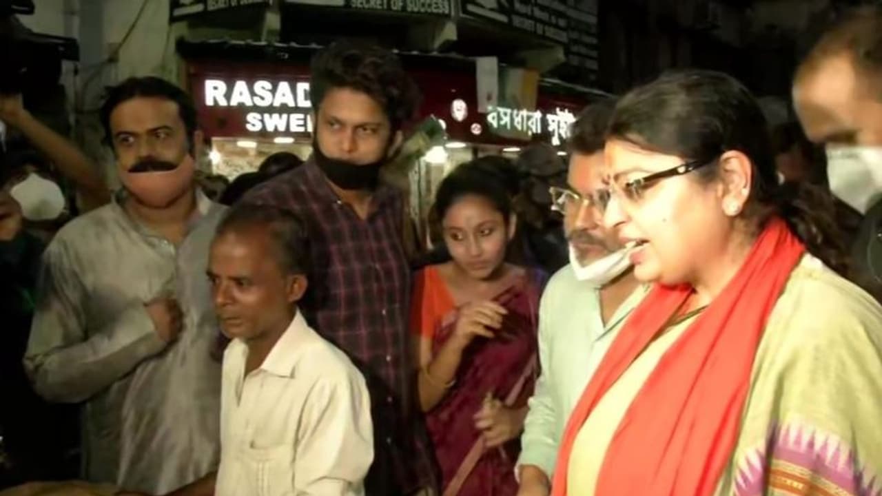 बीजेपी प्रत्याशी प्रियंका ने मां काली का दर्शन कर बोली: मां के आशीर्वाद से बंगाल के लोगों को न्याय दिलाउंगी बीजेपी प्रत्याशी प्रियंका ने मां काली का दर्शन कर बोली: मां के आशीर्वाद से बंगाल के लोगों को न्याय दिलाउंगी