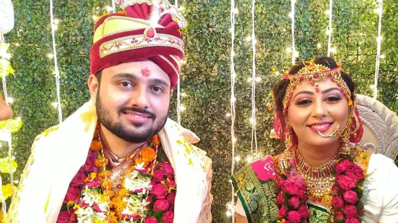 ಸಪ್ರೈಸ್ ಕೊಟ್ಟ ಪಿಎಂ ಮೋದಿ: ಕುಣಿದು ಕುಪ್ಪಳಿಸಿದ ನವದಂಪತಿ! ಸಪ್ರೈಸ್ ಕೊಟ್ಟ ಪಿಎಂ ಮೋದಿ: ಕುಣಿದು ಕುಪ್ಪಳಿಸಿದ ನವದಂಪತಿ!