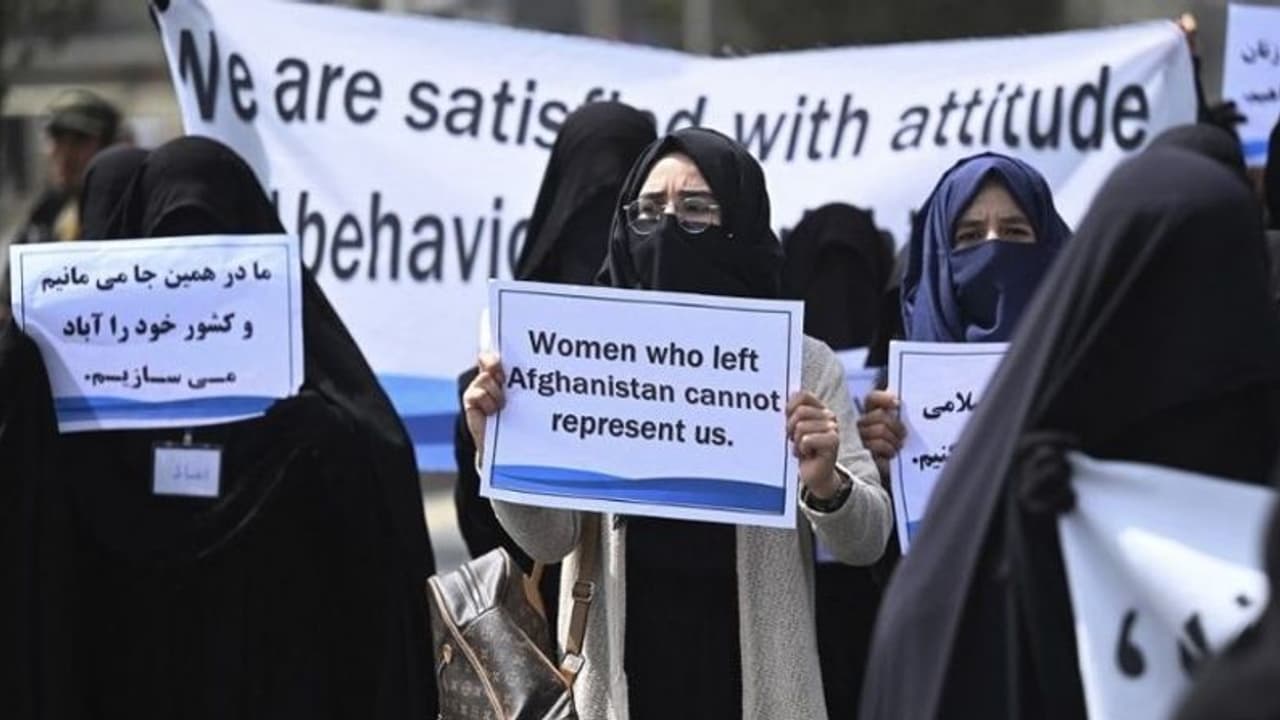 Afghanistan: 'Hijab not a choice’ say women during march in support of Taliban Afghanistan: 'Hijab not a choice’ say women during march in support of Taliban