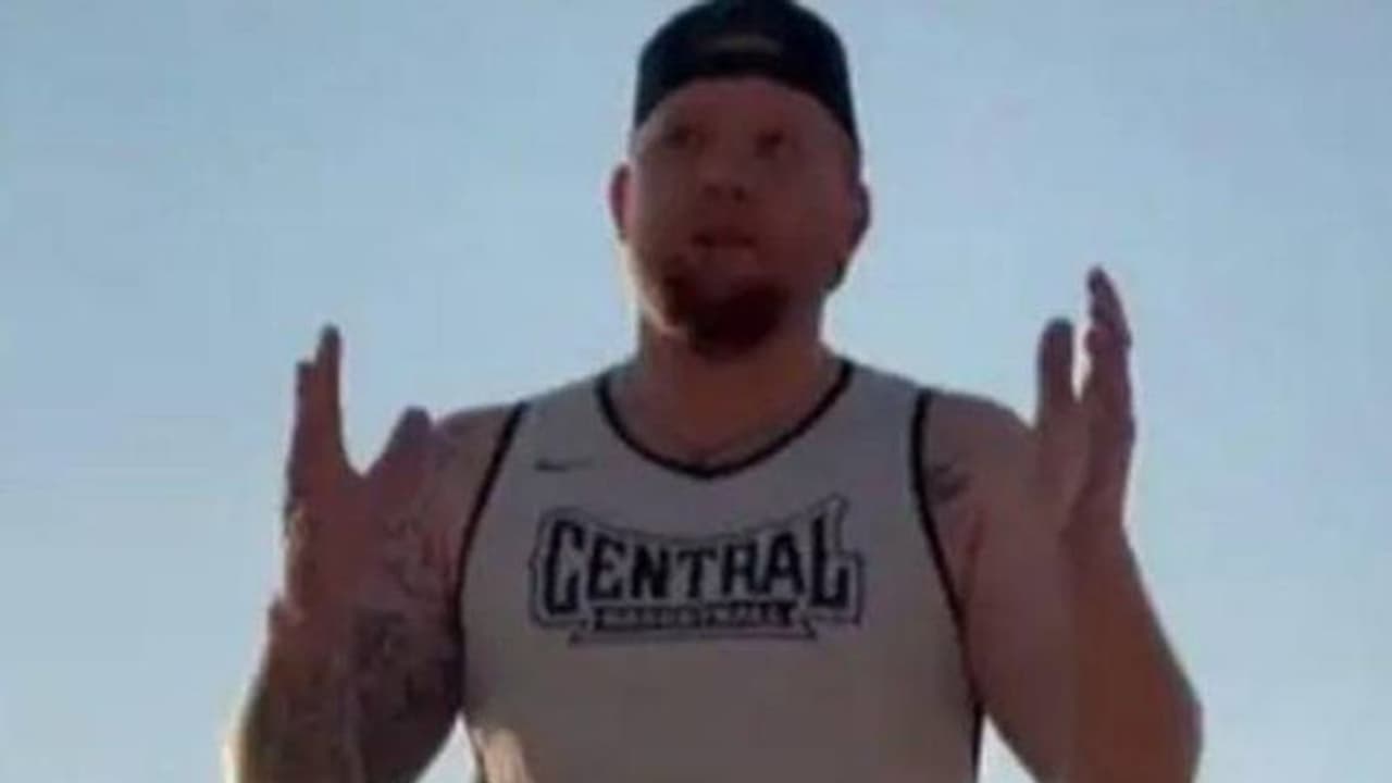 ബീച്ചിൽ ബിക്കിനി ധരിച്ച സ്ത്രീകളെ അവഹേളിച്ചു, യുവാവിനെ കമ്പനിയിൽ നിന്നും പിരിച്ചുവിട്ടു ബീച്ചിൽ ബിക്കിനി ധരിച്ച സ്ത്രീകളെ അവഹേളിച്ചു, യുവാവിനെ കമ്പനിയിൽ നിന്നും പിരിച്ചുവിട്ടു