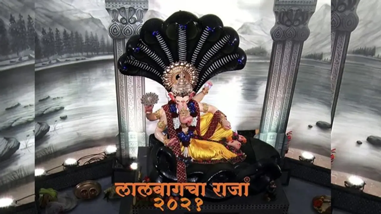 विष्णु के अवतार में नजर आए 'लालबागचा राजा', पहले ही दिन 34 लाख भक्तों ने ऑनलाइन किए बप्पा के दर्शन विष्णु के अवतार में नजर आए 'लालबागचा राजा', पहले ही दिन 34 लाख भक्तों ने ऑनलाइन किए बप्पा के दर्शन