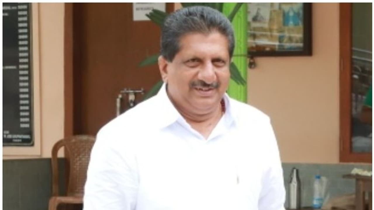 'ബിഷപ്പിന്റെ വാക്കുകള് വിവാദമാക്കാൻ ശ്രമിച്ചത് നിർഭാഗ്യകരം'; യാഥാർത്ഥ്യം മനസ്സിലാക്കണമെന്ന് മോന്സ് ജോസഫ് 'ബിഷപ്പിന്റെ വാക്കുകള് വിവാദമാക്കാൻ ശ്രമിച്ചത് നിർഭാഗ്യകരം'; യാഥാർത്ഥ്യം മനസ്സിലാക്കണമെന്ന് മോന്സ് ജോസഫ്