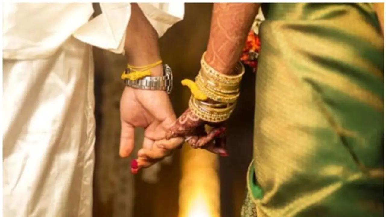 Vastu Tips উৎসবের আমেজ শেষে এবার বিয়ের মরসুম, সুখী বৈবাহিক জীবনের জন্য বিয়ের কার্ড নিয়ে সাবধান Vastu Tips উৎসবের আমেজ শেষে এবার বিয়ের মরসুম, সুখী বৈবাহিক জীবনের জন্য বিয়ের কার্ড নিয়ে সাবধান