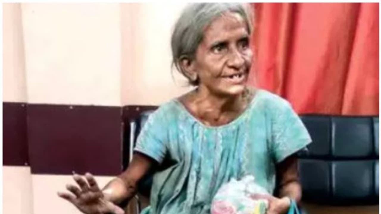 ബംഗാള് മുന് മുഖ്യമന്ത്രി ബുദ്ധദേബ് ഭട്ടാചാര്യയുടെ ഭാര്യാസഹോദരിയുടെ ജീവിതം തെരുവില് ബംഗാള് മുന് മുഖ്യമന്ത്രി ബുദ്ധദേബ് ഭട്ടാചാര്യയുടെ ഭാര്യാസഹോദരിയുടെ ജീവിതം തെരുവില്