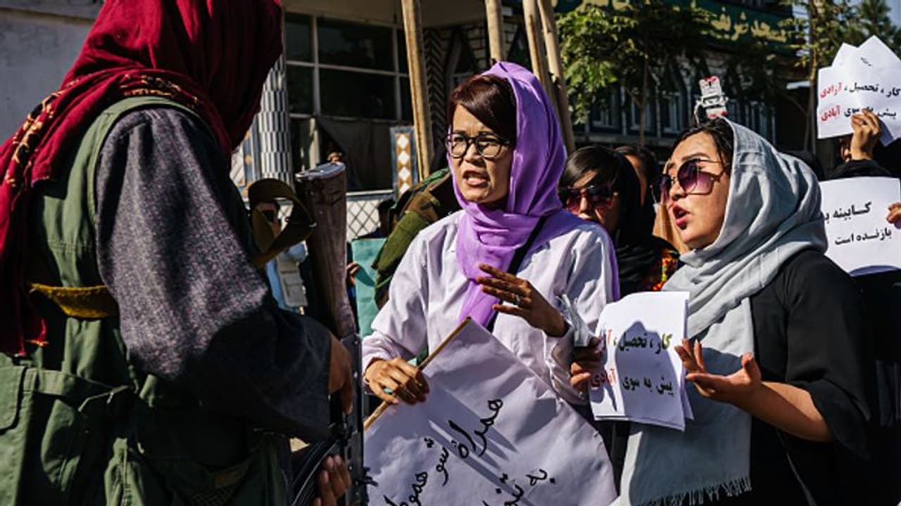 Afghanistan : താലിബാന്റെ വാദം പൊളിഞ്ഞു, അര്‍ദ്ധരാത്രി തട്ടിക്കൊണ്ടുപോയ സ്ത്രീകളെ മോചിപ്പിച്ചു