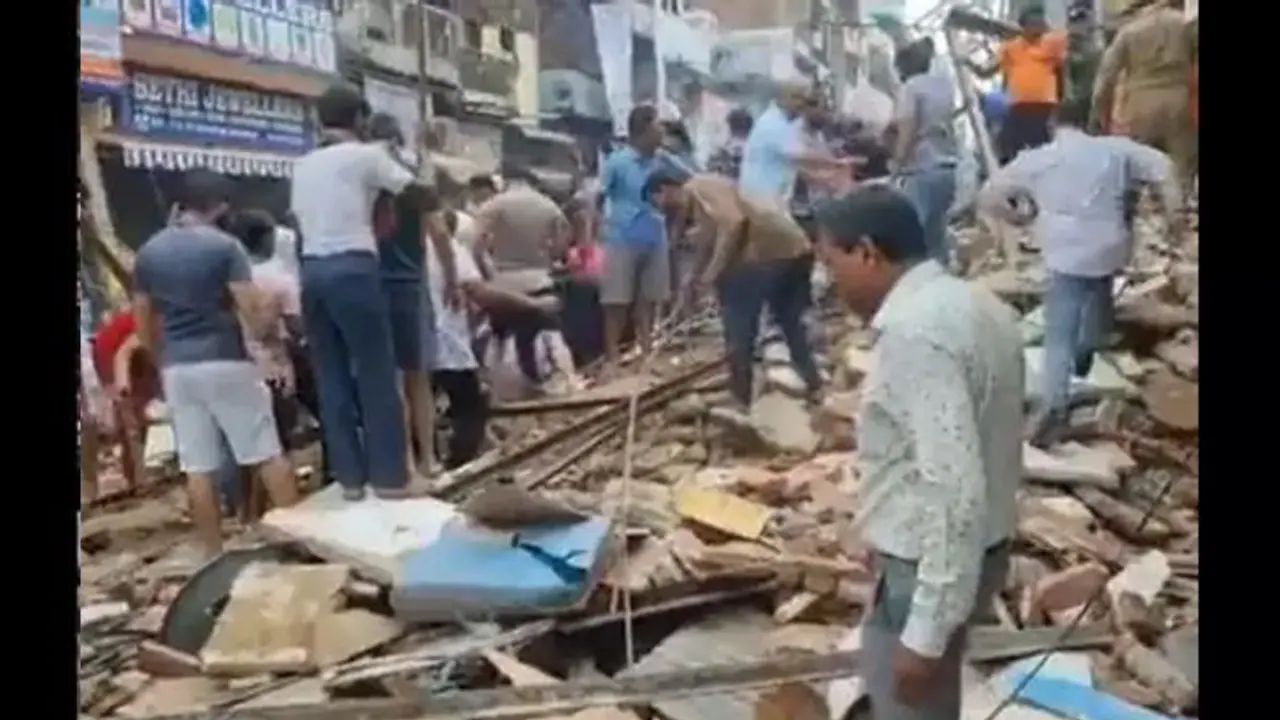Delhi: Two kids die as building collapses in Sabzi Mandi area