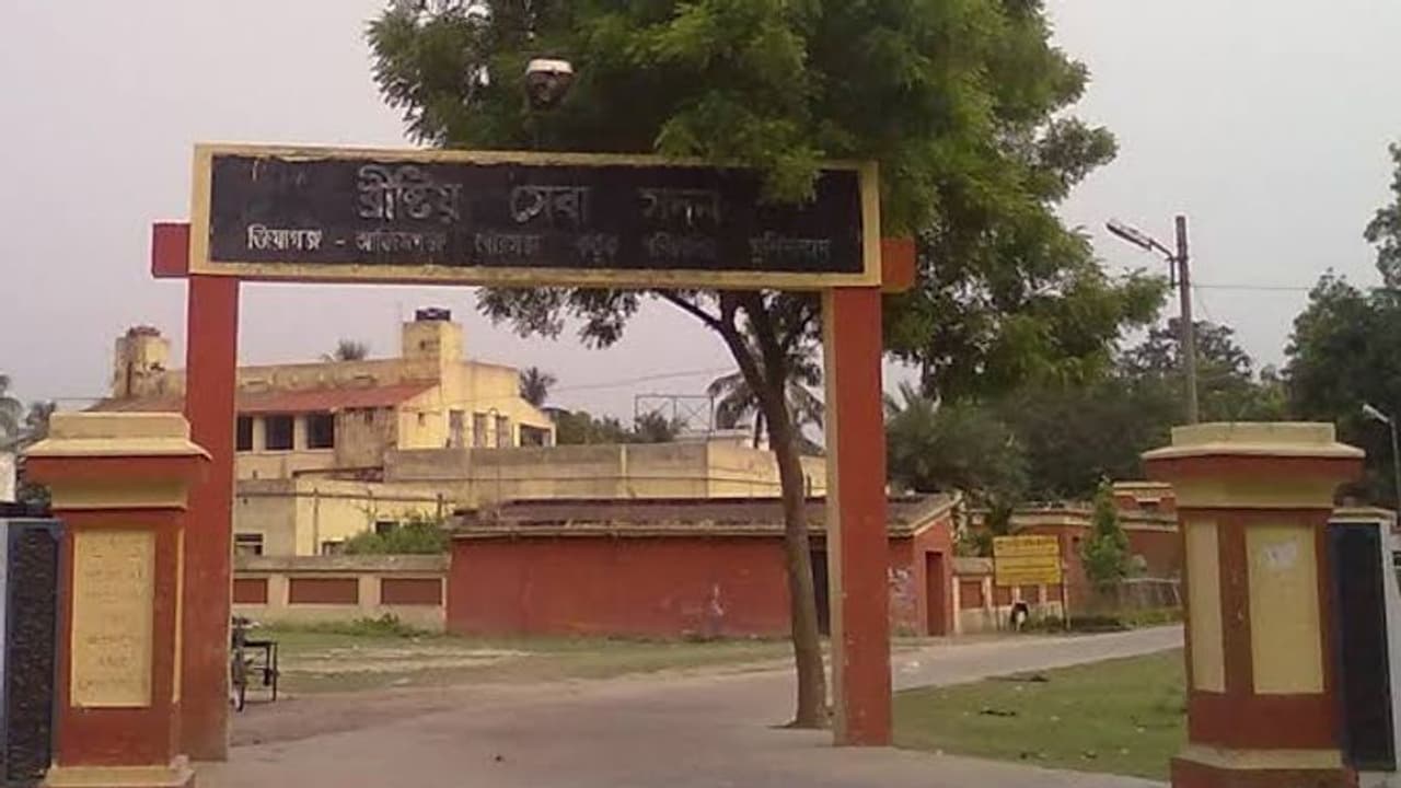 শিয়রে তৃতীয় ঢেউ, তার মাঝেই বন্ধ মুর্শিদাবাদের লন্ডন মিশন হাসপাতাল শিয়রে তৃতীয় ঢেউ, তার মাঝেই বন্ধ মুর্শিদাবাদের লন্ডন মিশন হাসপাতাল