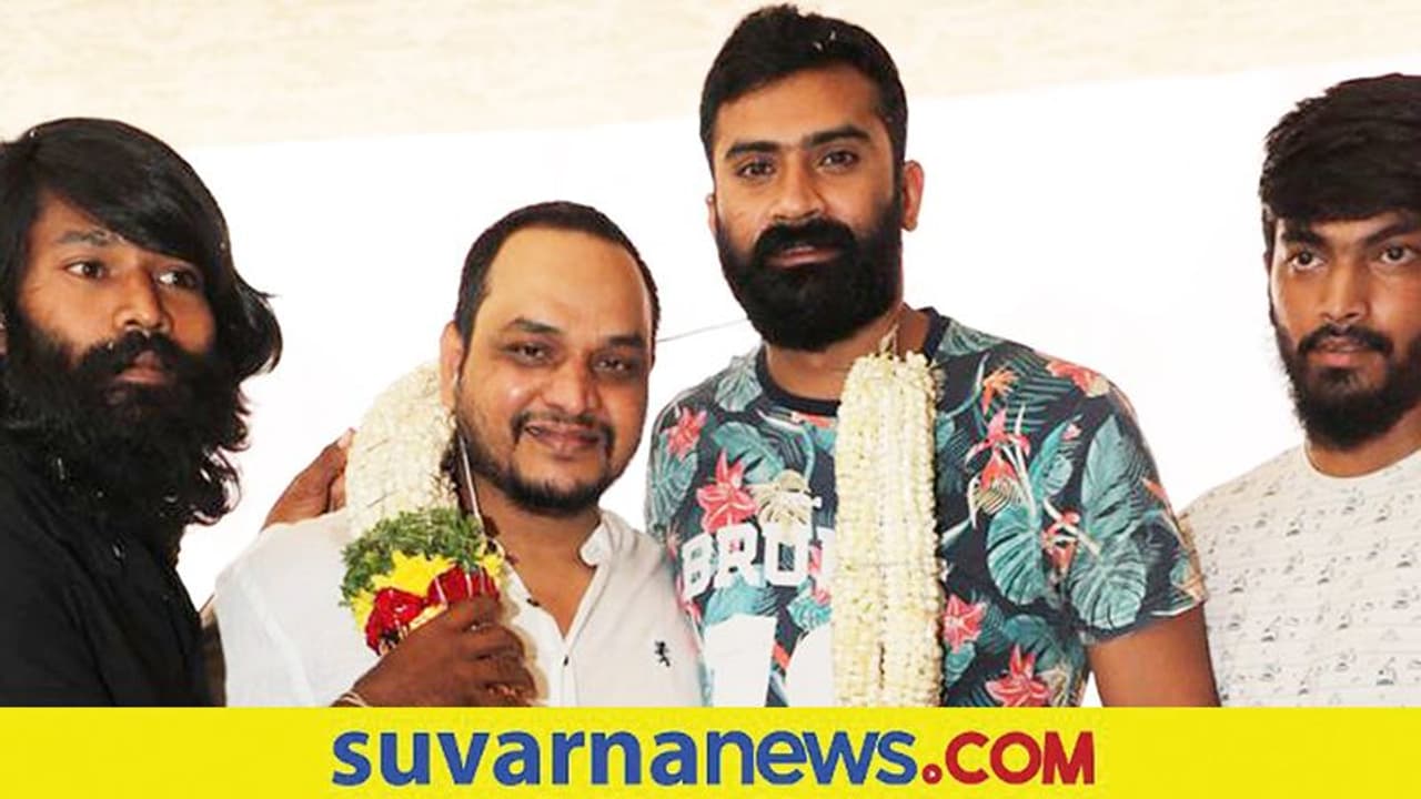 ಮೈಸೂರಿನ ವುಡ್ ಲ್ಯಾಂಡ್ಸ್ ಚಿತ್ರಮಂದಿರಕ್ಕೆ ಭೇಟಿ ನೀಡಿದ ಲಂಕೆ ಚಿತ್ರತಂಡ: ಯೋಗಿ ಕಂಡು ಪ್ರೇಕ್ಷಕರು ದಿಲ್ ಖುಷ್ ಮೈಸೂರಿನ ವುಡ್ ಲ್ಯಾಂಡ್ಸ್ ಚಿತ್ರಮಂದಿರಕ್ಕೆ ಭೇಟಿ ನೀಡಿದ ಲಂಕೆ ಚಿತ್ರತಂಡ: ಯೋಗಿ ಕಂಡು ಪ್ರೇಕ್ಷಕರು ದಿಲ್ ಖುಷ್