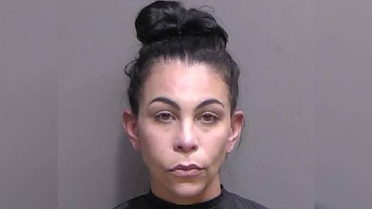 മകനും കൂട്ടുകാരനും ഒപ്പം ചേർന്ന് മറ്റൊരു കുട്ടിയെ പിടിച്ചുവച്ച് മർദ്ദിച്ചു, യുവതി അറസ്റ്റിൽ മകനും കൂട്ടുകാരനും ഒപ്പം ചേർന്ന് മറ്റൊരു കുട്ടിയെ പിടിച്ചുവച്ച് മർദ്ദിച്ചു, യുവതി അറസ്റ്റിൽ