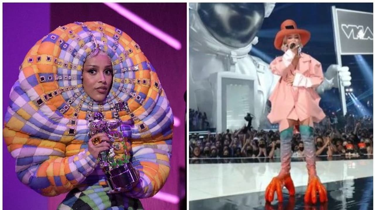 കോഴിക്കാലിന് സമാനമായ ചെരിപ്പ്, പുഴുവിനെപ്പോലുള്ള വസ്ത്രം; വെെറലായി ദോജാ കാറ്റിന്റെ പുതിയ ലുക്ക് കോഴിക്കാലിന് സമാനമായ ചെരിപ്പ്, പുഴുവിനെപ്പോലുള്ള വസ്ത്രം; വെെറലായി ദോജാ കാറ്റിന്റെ പുതിയ ലുക്ക്