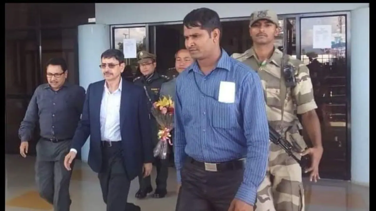 பாட்ஷா ஸ்டைலில் நடக்கும் புது கவர்னர்... ! விரைவில் பதவியேற்பு. பாட்ஷா ஸ்டைலில் நடக்கும் புது கவர்னர்... ! விரைவில் பதவியேற்பு.