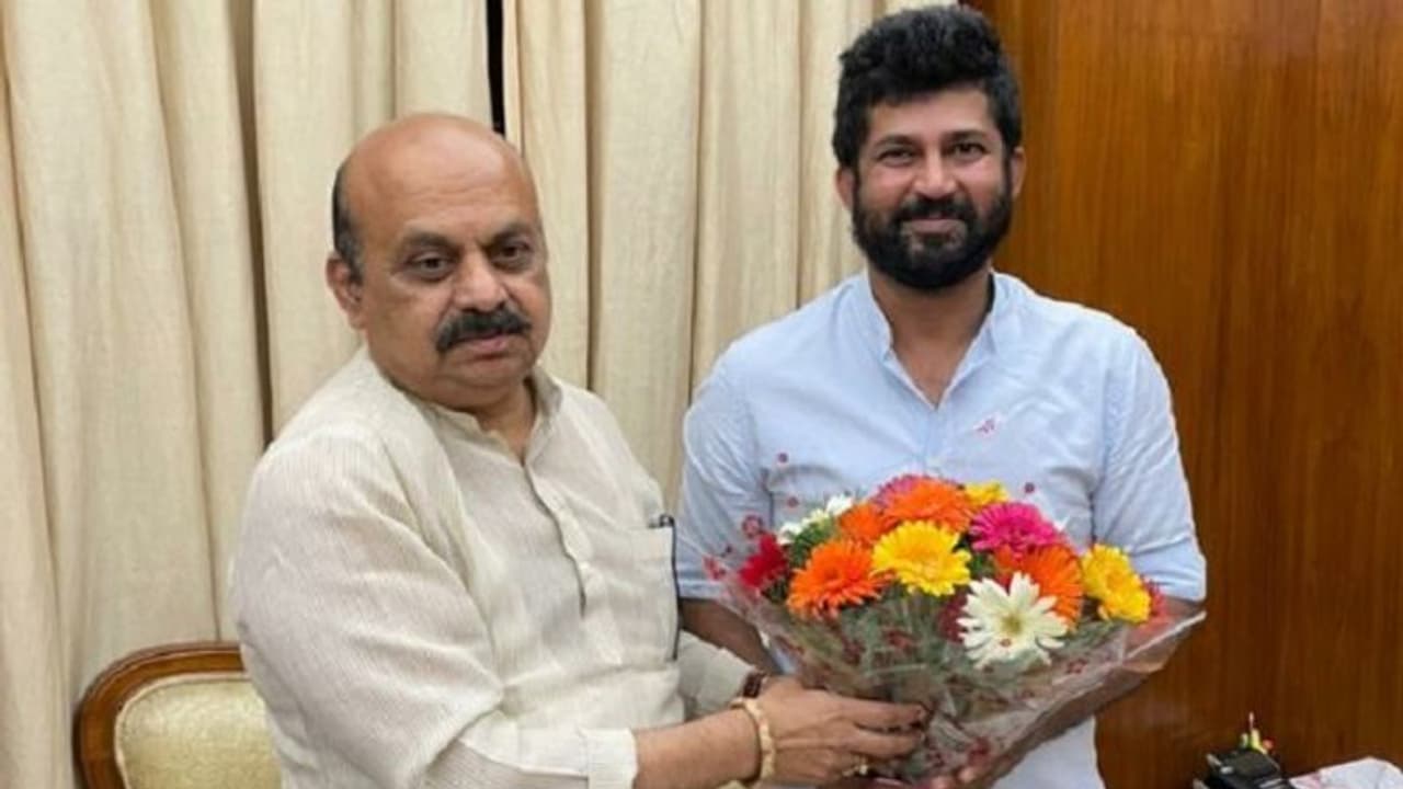 BJP Politics: ಮಂಡಿ ನೋವಿದ್ದ ಅಟಲ್ರನ್ನು ಬದಲಿಸದ ನಾವು ಸಿಎಂ ಬದ್ಲಿಸ್ತೀವಾ?: ಪ್ರತಾಪ್ ಸಿಂಹ BJP Politics: ಮಂಡಿ ನೋವಿದ್ದ ಅಟಲ್ರನ್ನು ಬದಲಿಸದ ನಾವು ಸಿಎಂ ಬದ್ಲಿಸ್ತೀವಾ?: ಪ್ರತಾಪ್ ಸಿಂಹ