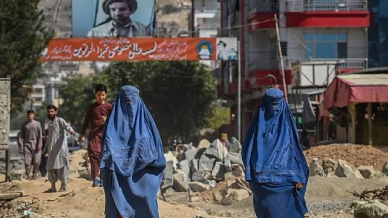 സ്ത്രീകളെ പുരുഷന്മാർക്കൊപ്പമിരുന്ന് ജോലി ചെയ്യാൻ അനുവദിക്കില്ല, നിലപാട് വ്യക്തമാക്കി താലിബാൻ സ്ത്രീകളെ പുരുഷന്മാർക്കൊപ്പമിരുന്ന് ജോലി ചെയ്യാൻ അനുവദിക്കില്ല, നിലപാട് വ്യക്തമാക്കി താലിബാൻ