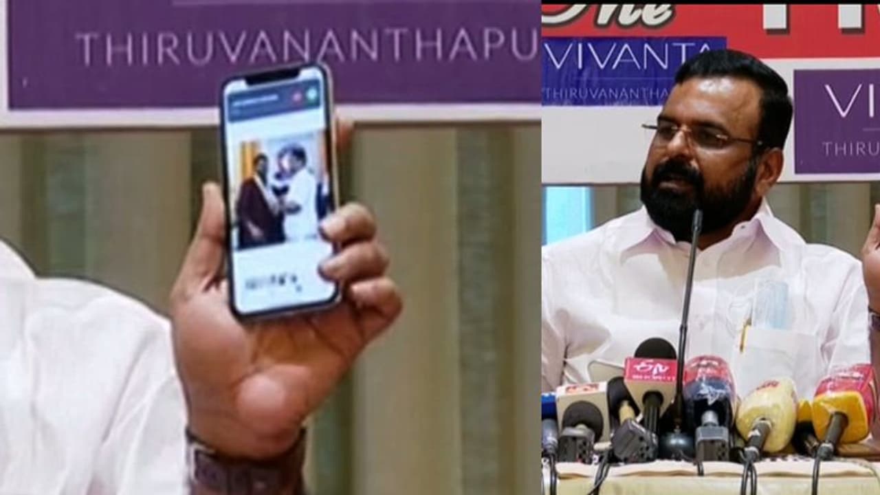 ഉമ്മന്ചാണ്ടിയെയും ചെന്നിത്തലയെയും തെറിവിളിച്ച ആള് കെഎസ് ബ്രിഗേഡ്; രൂക്ഷ ആരോപണവുമായി കെ പി അനില്കുമാര് ഉമ്മന്ചാണ്ടിയെയും ചെന്നിത്തലയെയും തെറിവിളിച്ച ആള് കെഎസ് ബ്രിഗേഡ്; രൂക്ഷ ആരോപണവുമായി കെ പി അനില്കുമാര്