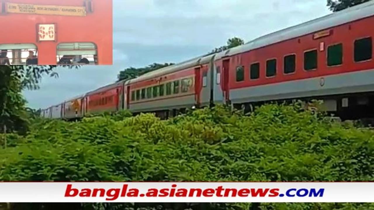 খেলতে খেলতে চলন্ত ট্রেনের জানলা দিয়ে পড়ে গেল ৪ বছরের শিশু, চাঞ্চল্যকর দুর্ঘটনা দার্জিলিং এ খেলতে খেলতে চলন্ত ট্রেনের জানলা দিয়ে পড়ে গেল ৪ বছরের শিশু, চাঞ্চল্যকর দুর্ঘটনা দার্জিলিং এ