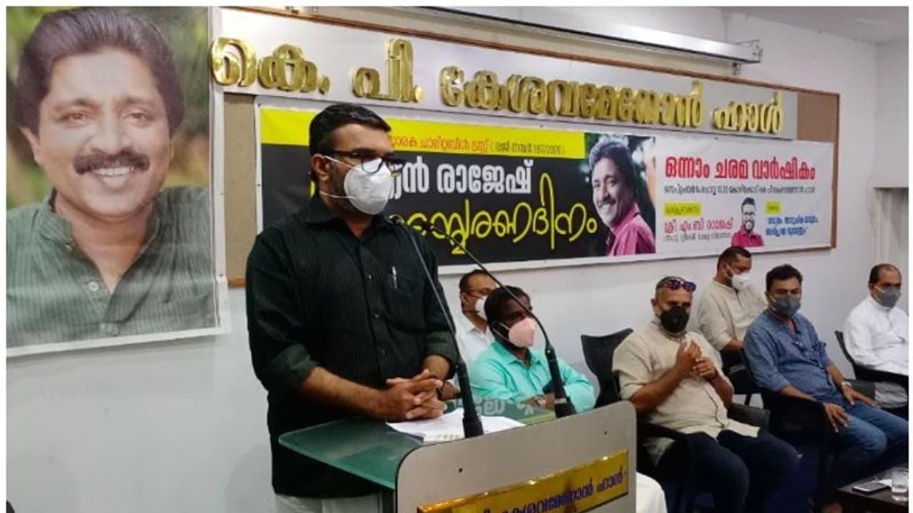 വ്യാജ വാര്ത്തകളുടേയും പെയ്ഡ് വാര്ത്തകളുടേയും കാലം; മാധ്യമ വിമര്ശനവുമായി സ്പീക്കര് വ്യാജ വാര്ത്തകളുടേയും പെയ്ഡ് വാര്ത്തകളുടേയും കാലം; മാധ്യമ വിമര്ശനവുമായി സ്പീക്കര്