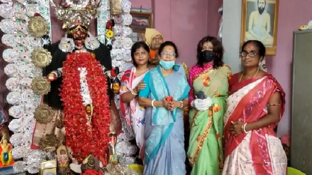 ভবানীপুরে জিতবেন মমতা বন্দ্যোপাধ্যায়ই, মহা হোমযজ্ঞের আয়োজন মহিলা তৃণমূল কর্মীদের ভবানীপুরে জিতবেন মমতা বন্দ্যোপাধ্যায়ই, মহা হোমযজ্ঞের আয়োজন মহিলা তৃণমূল কর্মীদের