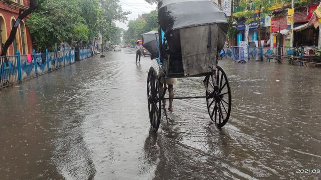 আজ থেকে কলকাতায় শুরু হবে বৃষ্টি, কতদিন চলবে দুর্যোগ, জানাল হাওয়া অফিস আজ থেকে কলকাতায় শুরু হবে বৃষ্টি, কতদিন চলবে দুর্যোগ, জানাল হাওয়া অফিস