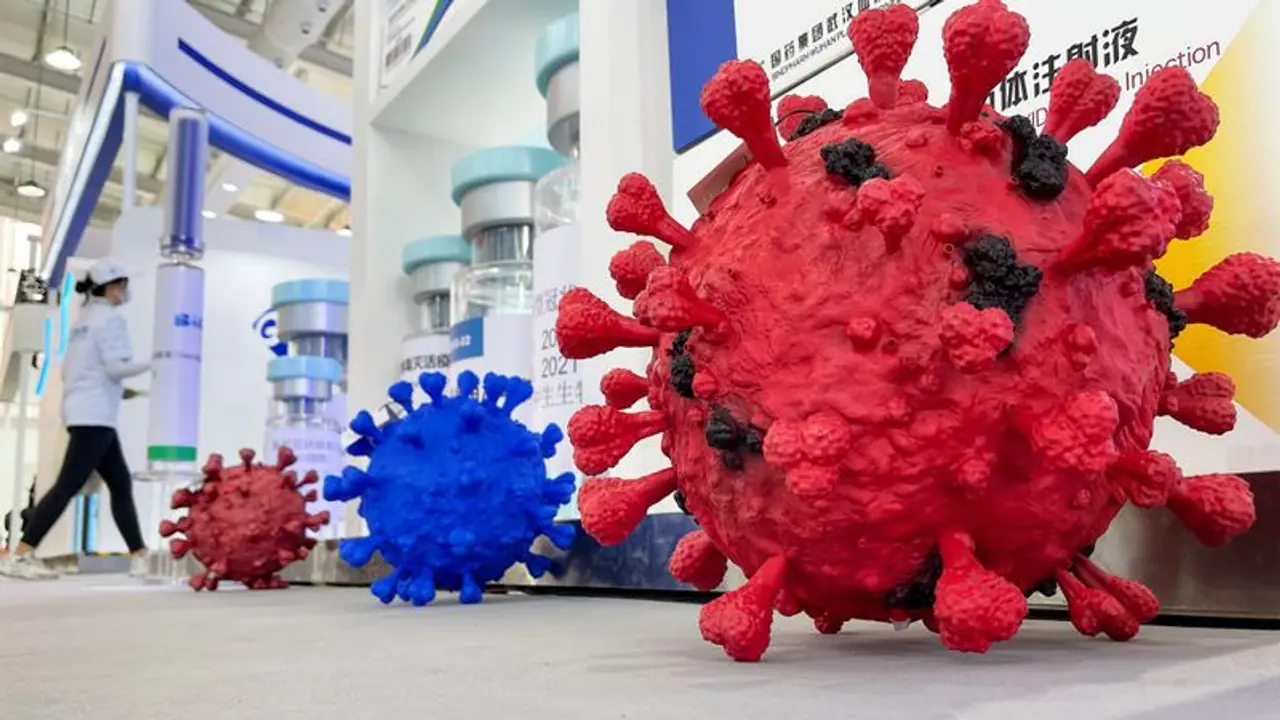 Study suggests COVID variants getting better at travelling through air, wear tight fitting masks