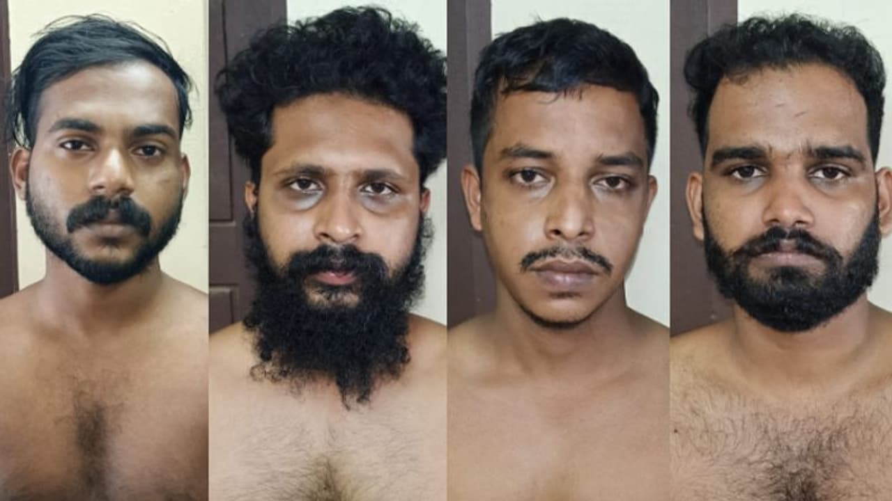 'ഫോണില് അശ്ലീല സന്ദേശം', പ്രശ്നം പരിഹരിക്കാനെത്തിയ യുവാവിനെ മര്ദ്ദിച്ച് കൊലപ്പെടുത്തി; 5 പേര് അറസ്റ്റില് 'ഫോണില് അശ്ലീല സന്ദേശം', പ്രശ്നം പരിഹരിക്കാനെത്തിയ യുവാവിനെ മര്ദ്ദിച്ച് കൊലപ്പെടുത്തി; 5 പേര് അറസ്റ്റില്