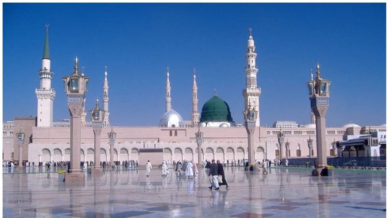 മദീന പള്ളിയില് നമസ്കരിക്കാന് ഇനി മുന്കൂര് അനുമതി വേണ്ട മദീന പള്ളിയില് നമസ്കരിക്കാന് ഇനി മുന്കൂര് അനുമതി വേണ്ട