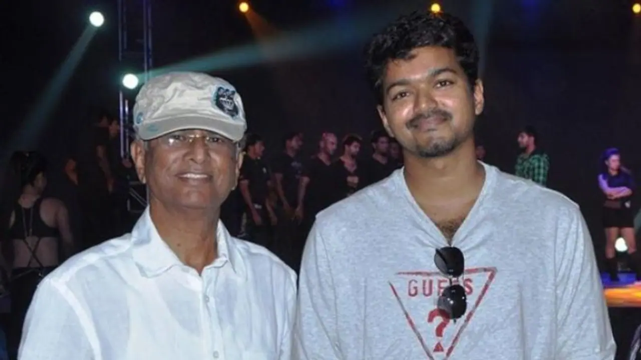 வளர்த்த கடா மார்பில் பாய்கிறதா..? பெத்த அம்மா, அப்பாவுக்கு எதிராக நடிகர் விஜய் செய்த காரியம்…! வளர்த்த கடா மார்பில் பாய்கிறதா..? பெத்த அம்மா, அப்பாவுக்கு எதிராக நடிகர் விஜய் செய்த காரியம்…!