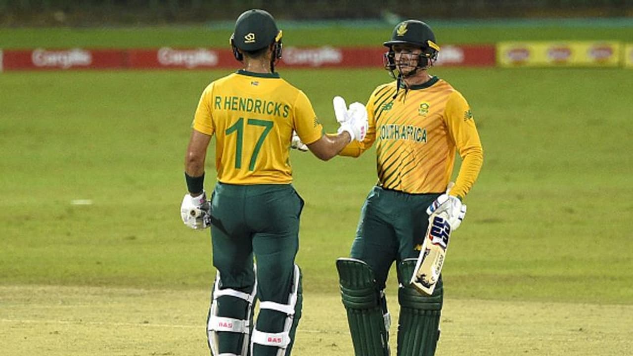 டிகாக் ஹென்ரிக்ஸ் அபார பேட்டிங்.. இலங்கையை ஒயிட்வாஷ் செய்து டி20 தொடரை வென்றது தென்னாப்பிரிக்கா டிகாக் ஹென்ரிக்ஸ் அபார பேட்டிங்.. இலங்கையை ஒயிட்வாஷ் செய்து டி20 தொடரை வென்றது தென்னாப்பிரிக்கா