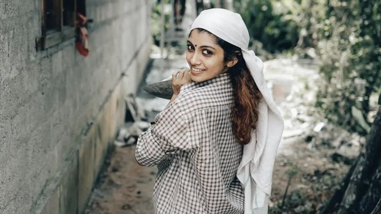 'കാണുന്നവരുടെ കണ്ണിലാണ് സൗന്ദര്യം'; ചിത്രങ്ങളുമായി ശ്രുതി രജനീകാന്ത് 'കാണുന്നവരുടെ കണ്ണിലാണ് സൗന്ദര്യം'; ചിത്രങ്ങളുമായി ശ്രുതി രജനീകാന്ത്